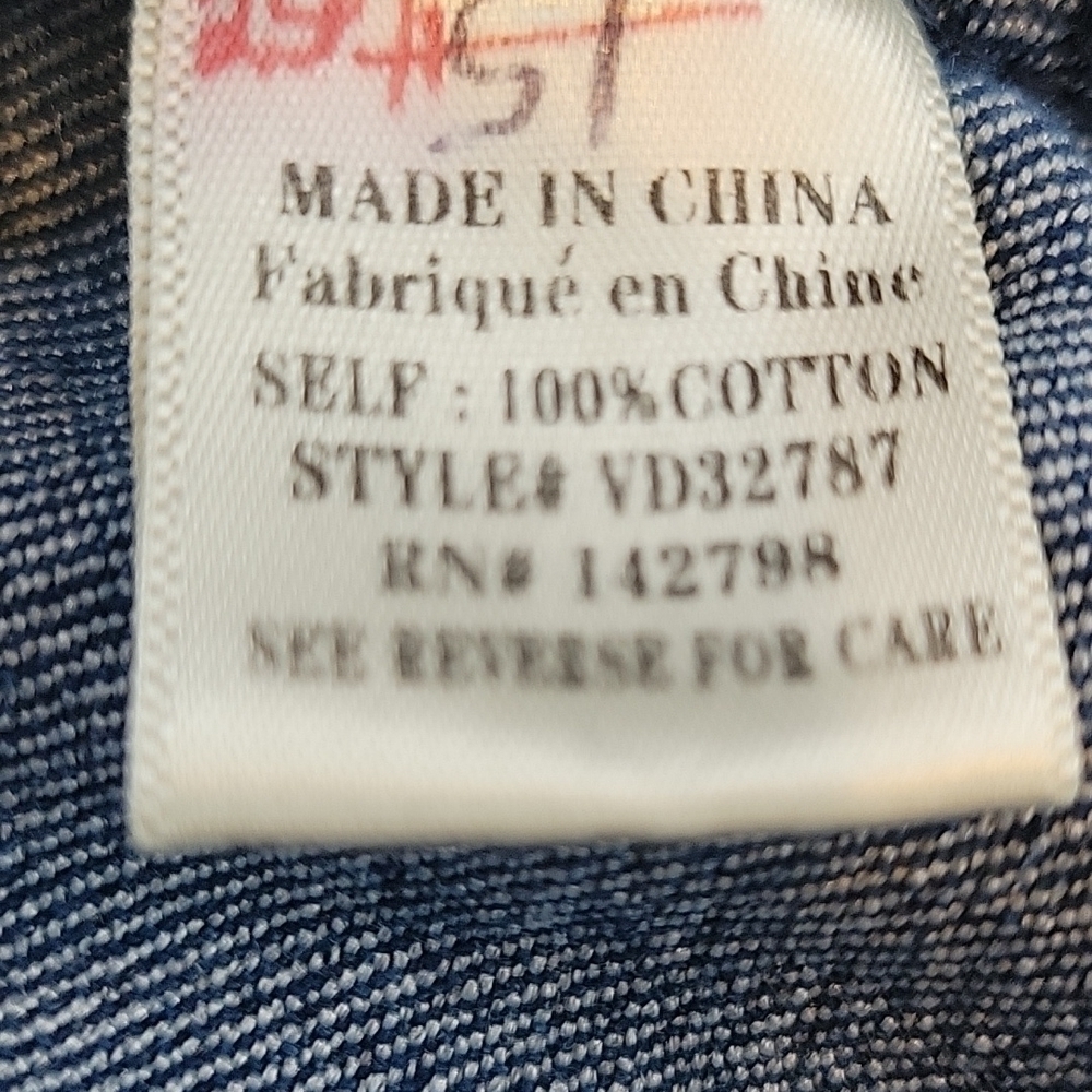 Very J denim jumper with pockets. 100% cotton. Size is Small - Picture 8 of 8